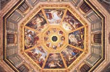 восьмиугольный купол с фресками Пьетро Бенвентури.